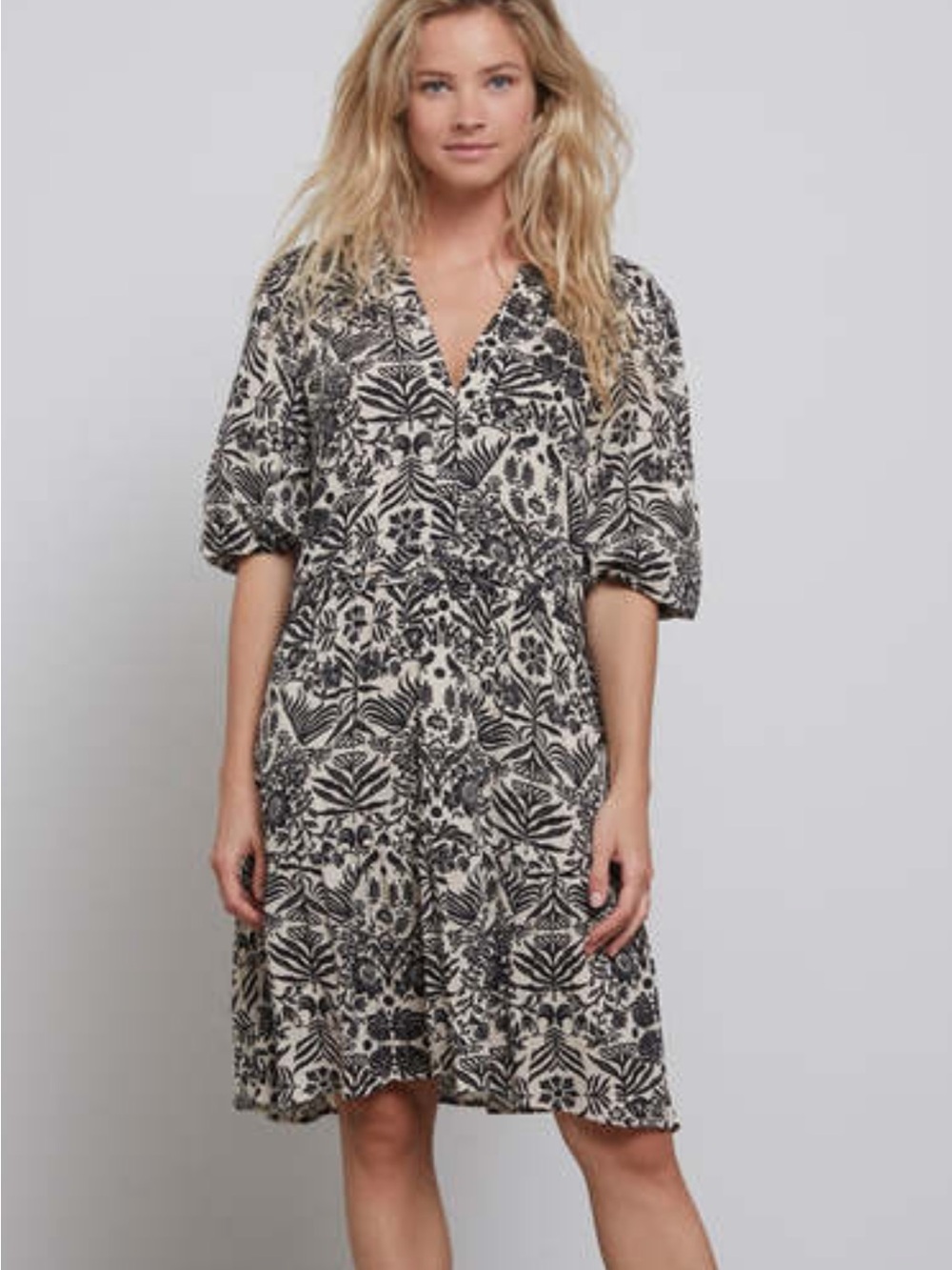V-Neck Midi Dress with Puff Sleeves - Black & Cream